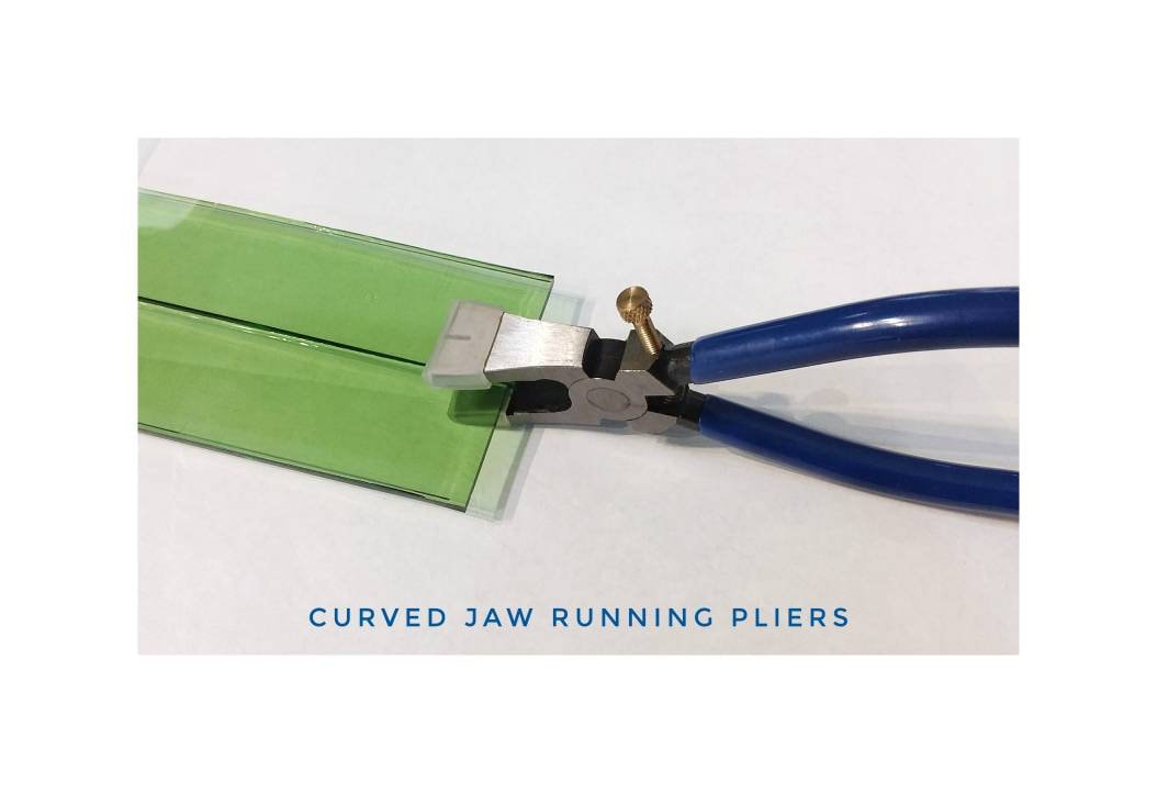 Stained Glass Running Plier, curved jaw forces scoreline to run, break. Easy to use long red handle. 1 extra pair replacement tips included.